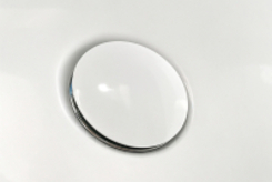 Fényes fehér és matt fekete lefolyó tető