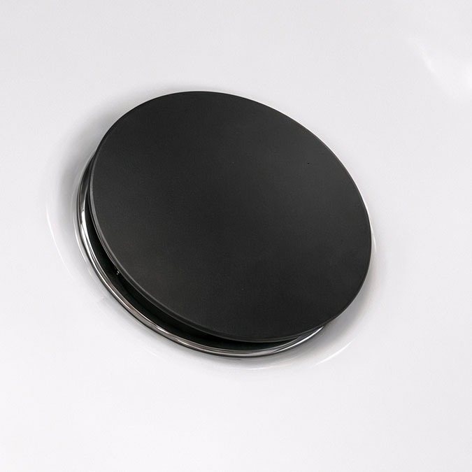 Matt fekete lefolyó tető nyitott állásban